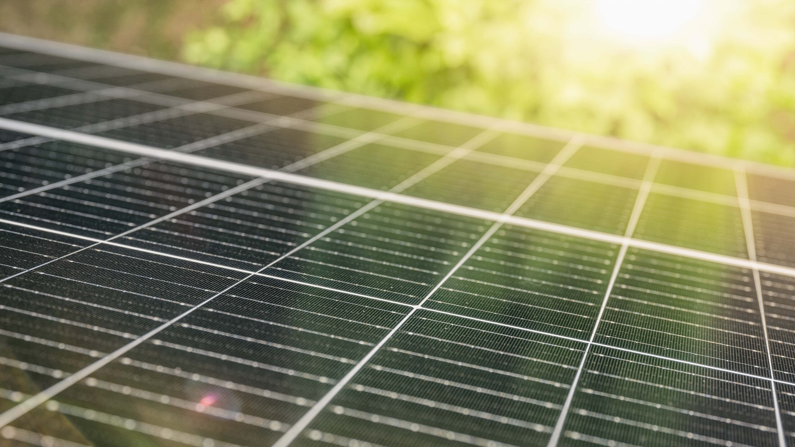 Solaranlagen für eine sichere Zukunft. E-Megawatt ist Ihr Ansprechpartner für Photovoltaikanlagen und Wärmepumpen in OWL.